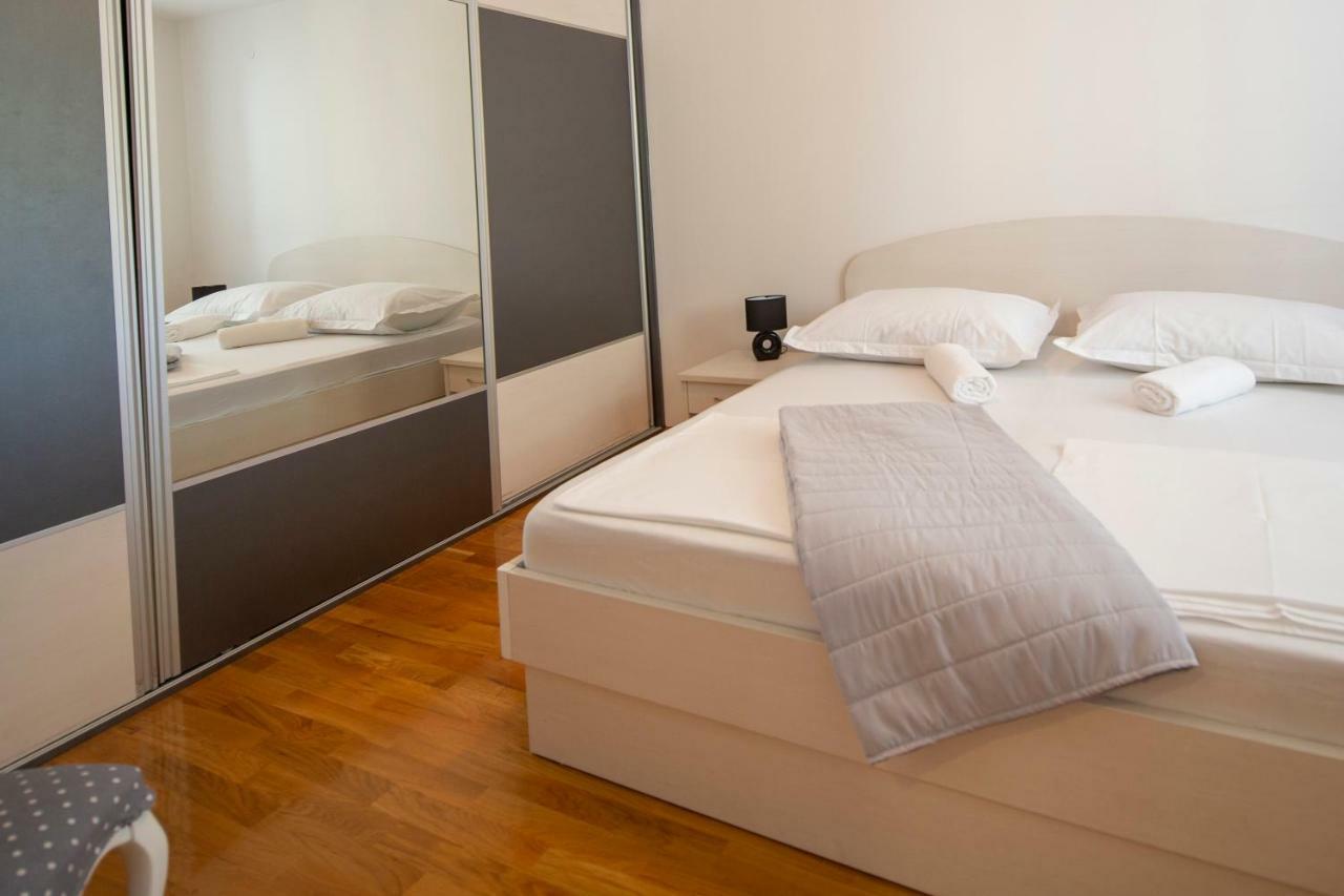 Apartman Pjero 3+2 Makarska Exterior foto